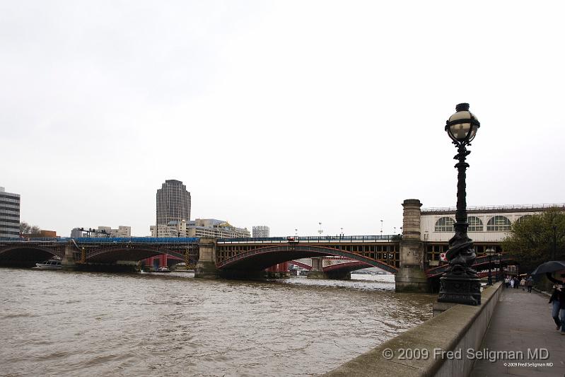 20090410_135219_D3 P1.jpg - Blackfriar's Bridge